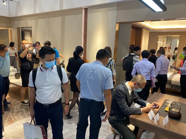 健威家具“拎包入住”燃爆深圳国际家具展