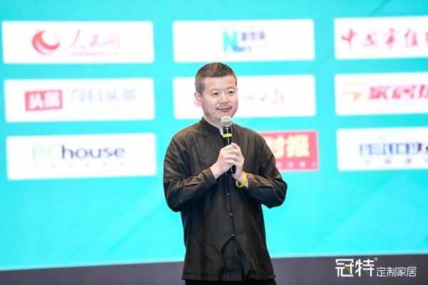 冠特定制家具获国家除醛专利新闻发布会：“要无醛，更要除醛”。