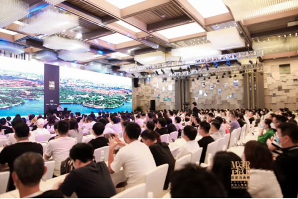 巨匠与杰作年度盛典开启，怡发门窗首日相约单霁翔与柳冠中