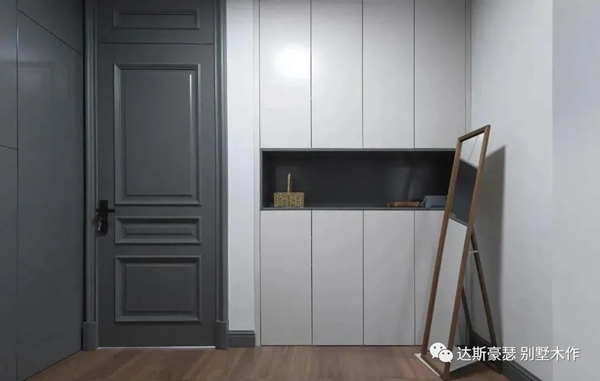 达斯豪瑟德系木作：高级灰住宅，一半高雅，一半低奢