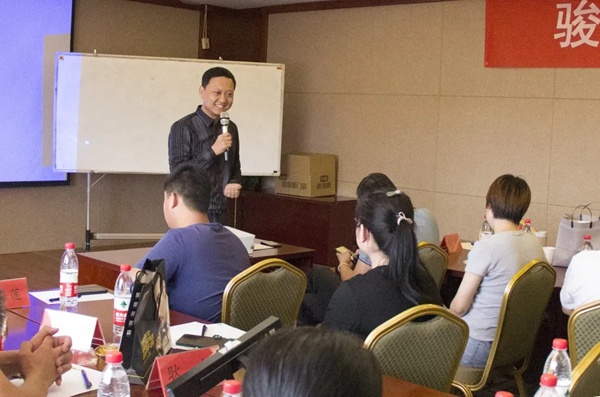 鑫傲斯门窗总经理致全国经销商的一封信