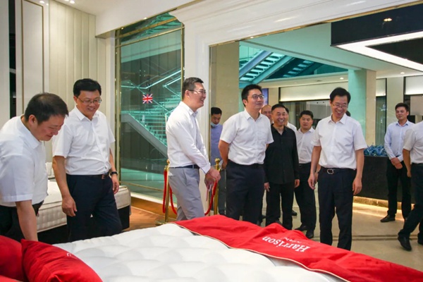 皇朝家居集团与邳州市政府正式签约