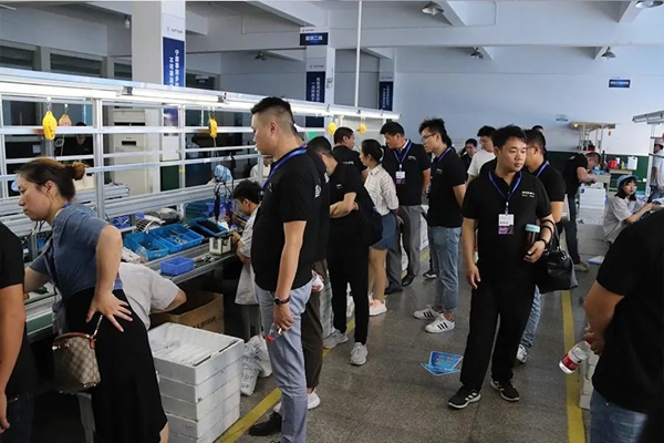 “隐贵房企”升龙集团莅临超人科技参观考察 “隐贵房企”升龙集团莅临超人科技参观考察