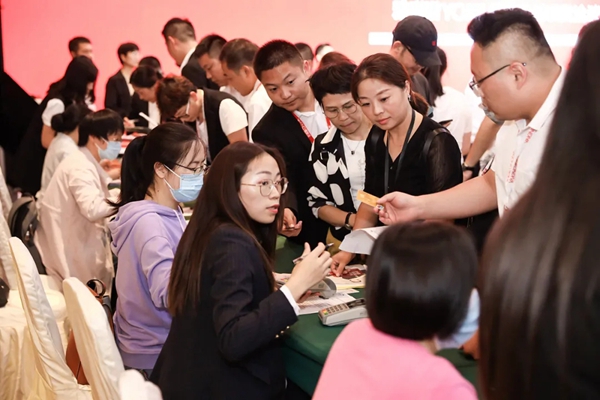 雅琪诺双线凯旋 再创辉煌战绩