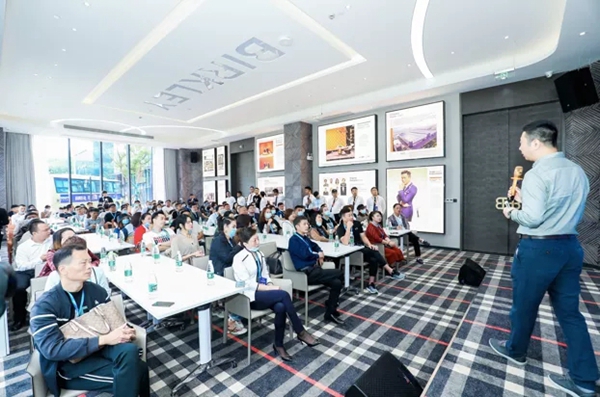 柏克利家居千人招商峰会创佳绩