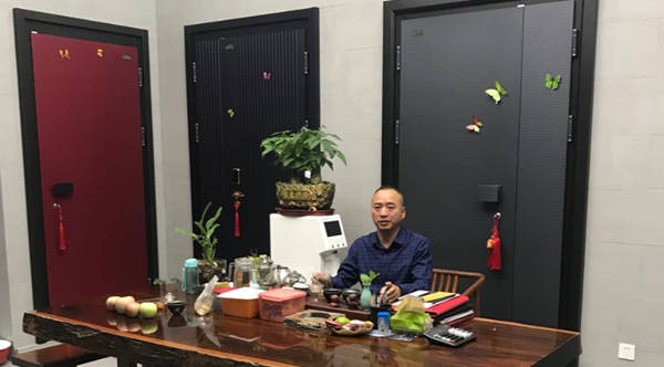 年年红大门优秀经销商专访之湖南周莱阳：品牌力量，成就梦想