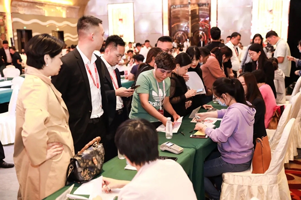 雅琪诺双线凯旋 再创辉煌战绩
