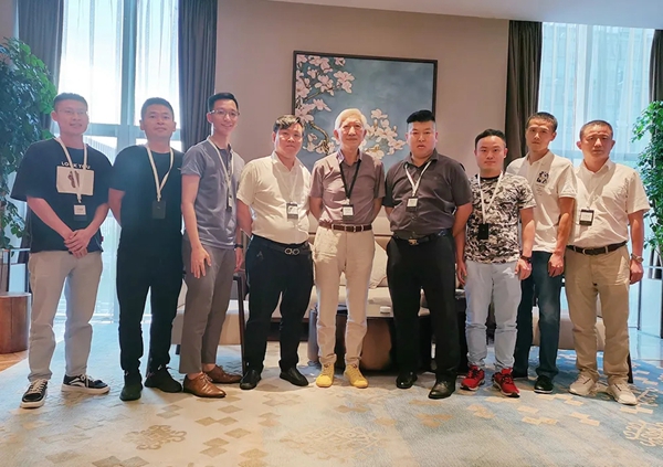 巨匠与杰作年度盛典开启，怡发门窗首日相约单霁翔与柳冠中