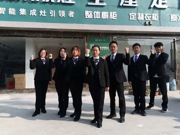 申斯达衣柜彭秀梅:只要一步步的跟着公司走