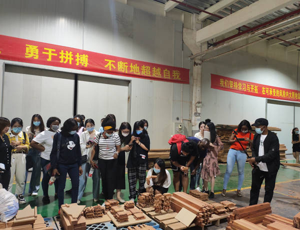 湖州师范学院艺术学院中外研究生来喜盈门参观交流