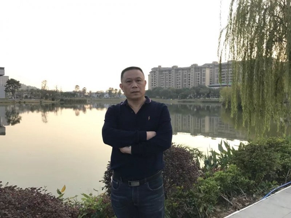 广东冠星陶瓷二厂厂长何家仪：匠心精神 一步一脚印