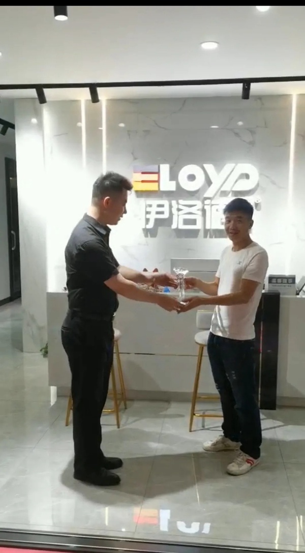 扎根服务，拥抱客户——伊洛德门窗感恩万里行第一站重庆