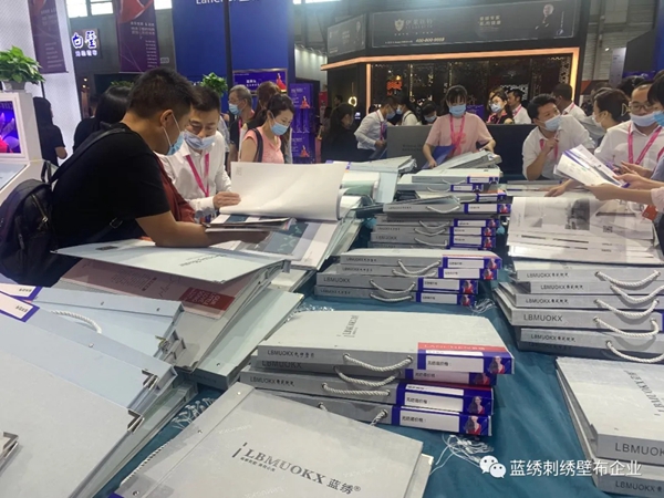 亲早家居LanChen蓝绣墙布觉醒终端 盛装亮相上海展会