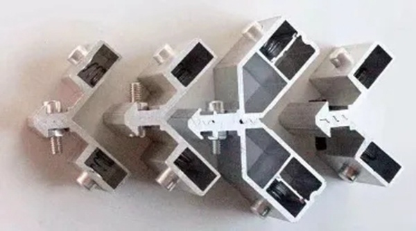 伊洛德门窗：平开窗的销钉注胶工艺