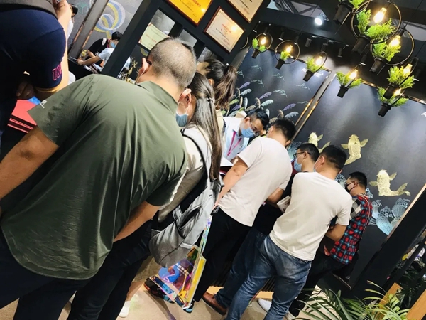 爱莎迪克墙布全新亮相 闪耀绽放上海墙纸展