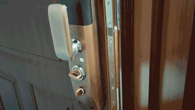 金指码全自动指纹锁X3：轻奢、时尚、安全