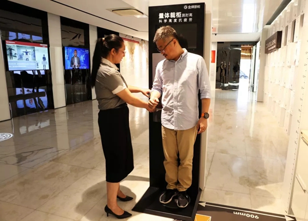 金牌厨柜＆名雕装饰股份战略合作签约仪式圆满召开
