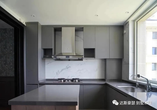 达斯豪瑟德系木作：高级灰住宅，一半高雅，一半低奢