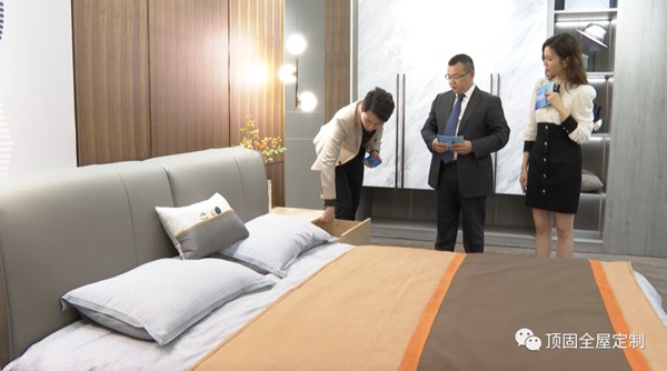以环保竹香板铸轻奢定制精品，顶固全屋定制轻奢好物节直播成功收官！