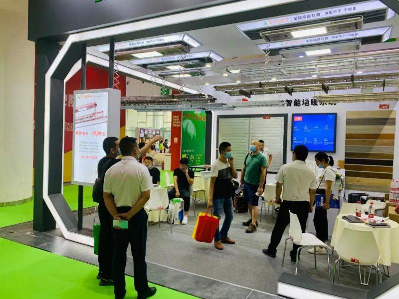 王力快干全智能晾衣机亮相成都建博会