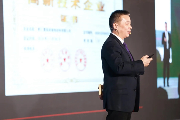 雅琪诺双线凯旋 再创辉煌战绩