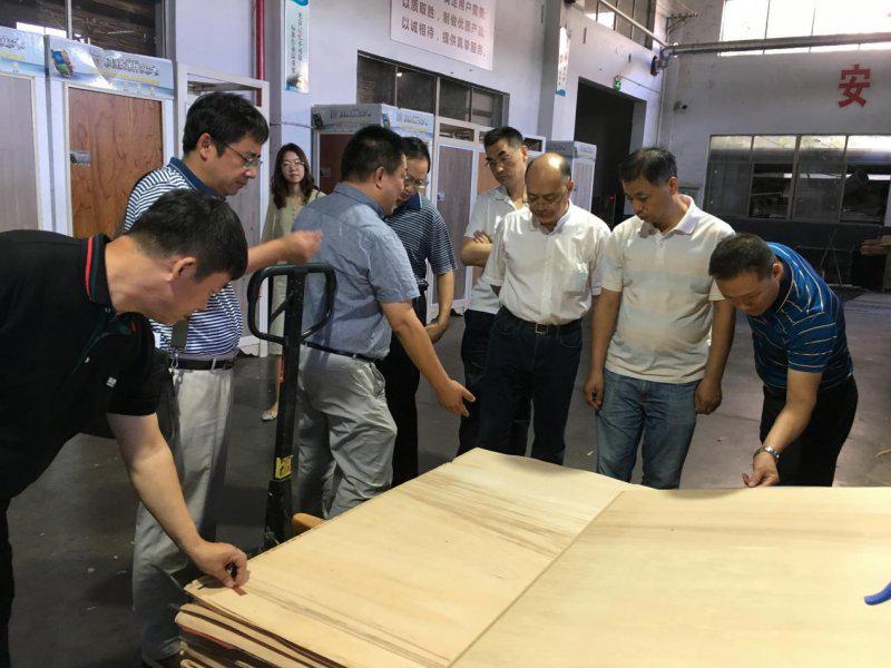 中国林科院领导一行莅临红木枋地板参观指导
