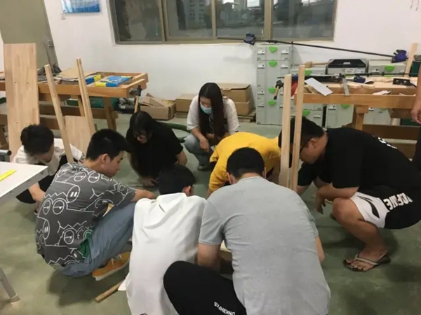 万林宅配家具深化校企合作