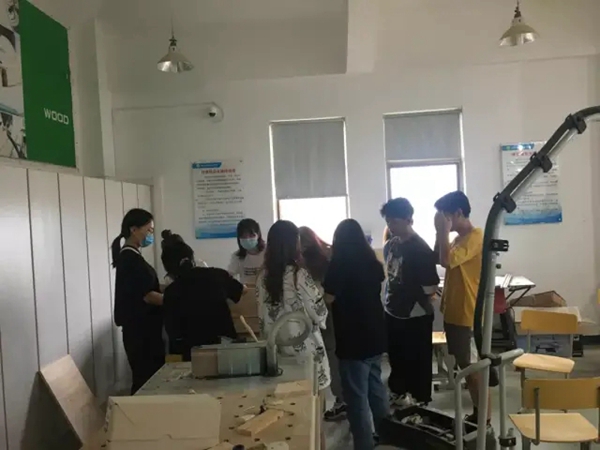 万林宅配家具深化校企合作