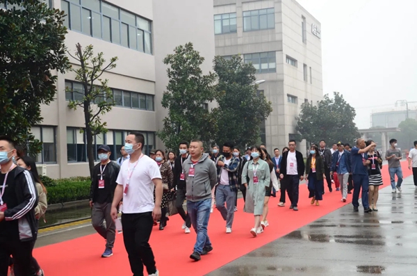 雅琪诺双线凯旋 再创辉煌战绩