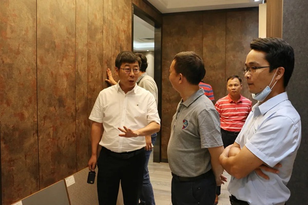 天湘板业迎来广东省家具商会协会参观交流