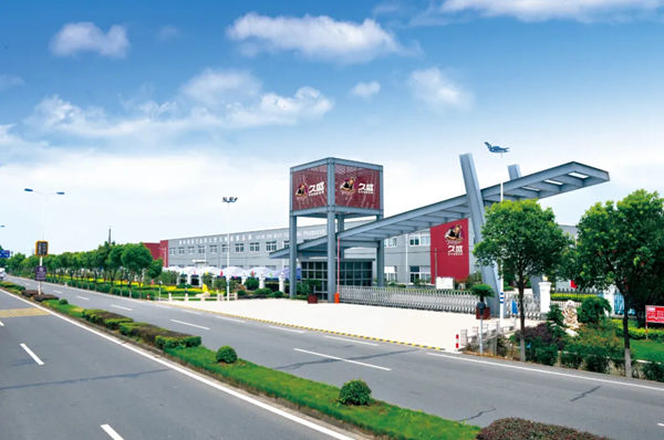 中国实木地板联盟主题活动圆满召开，张恩玖荣任联盟主席