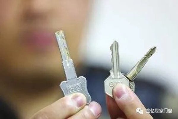 金亿世家门窗：新房装修，到底要不要换入户门？