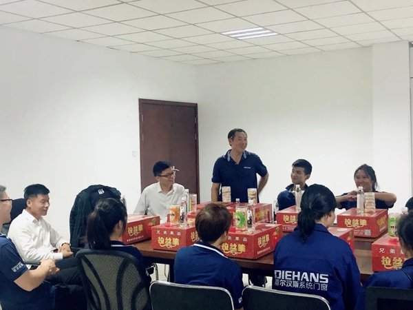 蒂尔汉斯双节庆祝会圆满收官