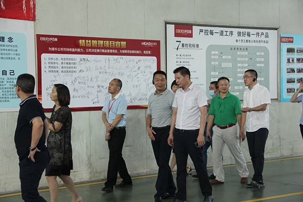 伊百丽全屋定制迎接佛山高明区政协杨和镇联络组莅临参观指导