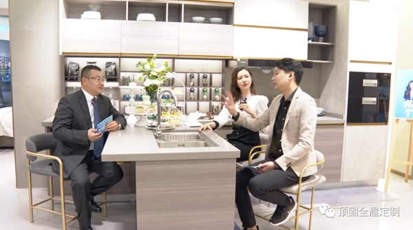 以环保竹香板铸轻奢定制精品，顶固全屋定制轻奢好物节直播成功收官！