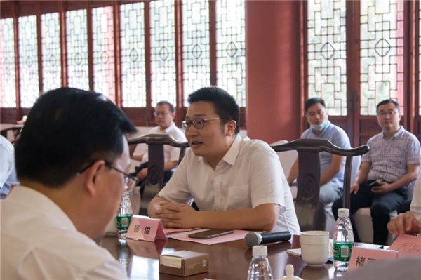 皇朝家居集团与邳州市政府正式签约