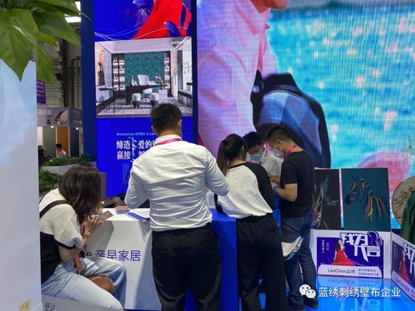亲早家居LanChen蓝绣墙布觉醒终端 盛装亮相上海展会