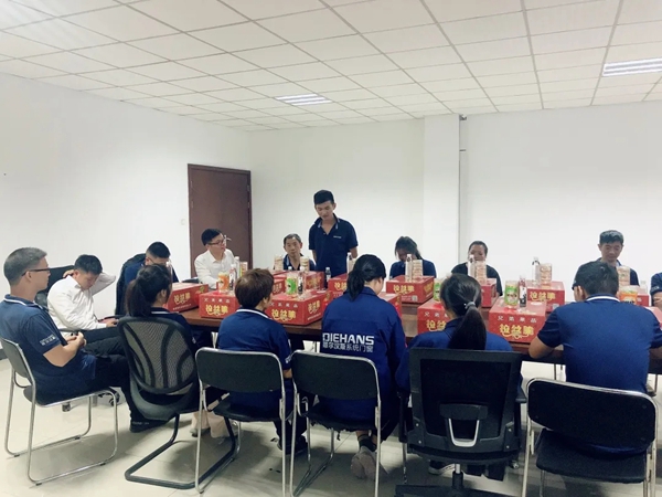 蒂尔汉斯双节庆祝会圆满收官