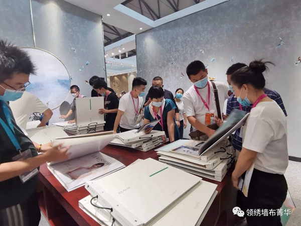 领绣菁华盛装出席上海墙纸展 与您目睹行业盛会！