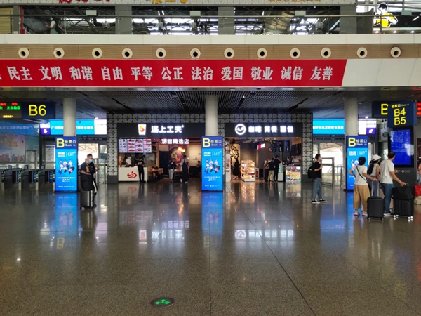 2020顶固亲亲季Ⅴ刷爆全国高铁站
