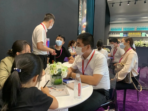 雅琪诺双线凯旋 再创辉煌战绩