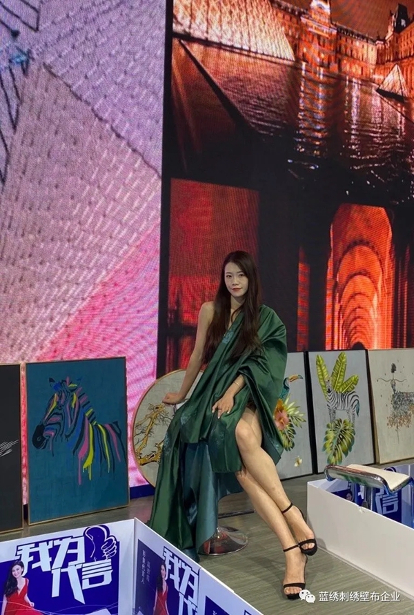 亲早家居LanChen蓝绣墙布觉醒终端 盛装亮相上海展会