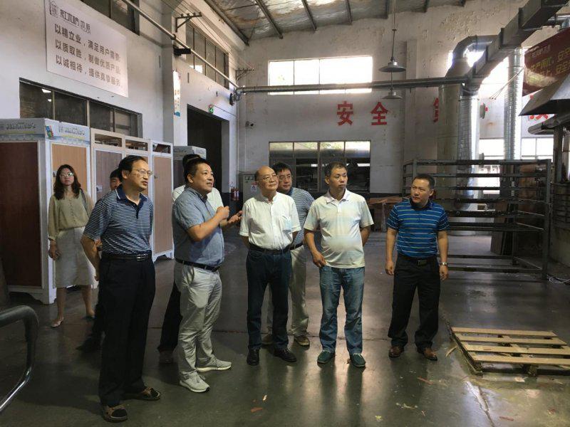 中国林科院领导一行莅临红木枋地板参观指导