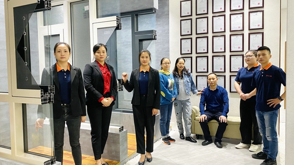 博仕门窗四川宣汉专卖店：坚定走与公司同发展之路