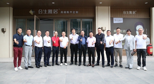 广西崇左市劳宁军副市长莅临合生雅居高端板木定制调研指导