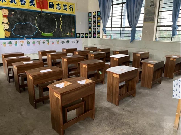 20所学校3000套课桌椅，我乐整体厨柜橙色温度温暖七省