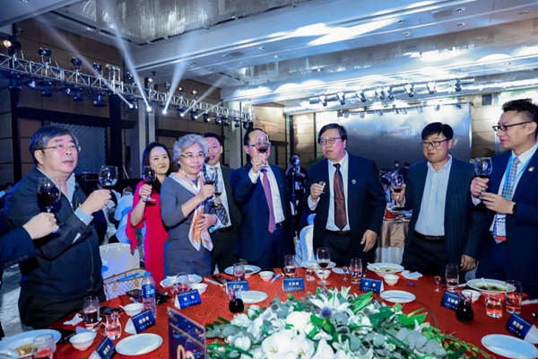 筑新生 见未来 | 第四届金轩奖颁奖盛典暨FBC2020欢迎晚宴在京召开！