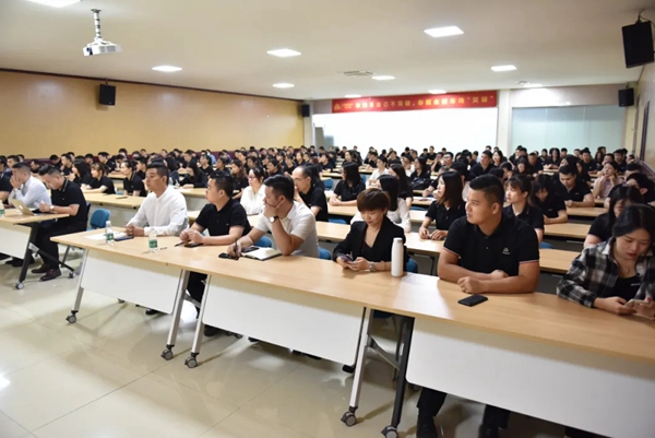 安柏瑞门窗10月员工大会圆满召开