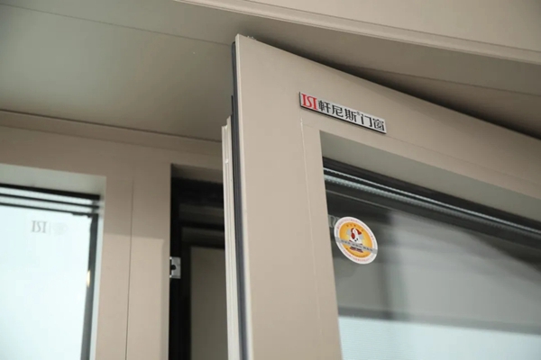 轩尼斯门窗小知识：玻璃窗户选购有技巧