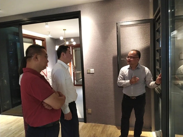 全国工商联家具装饰业商会和广东省门业协会考察团赴新标参观交流